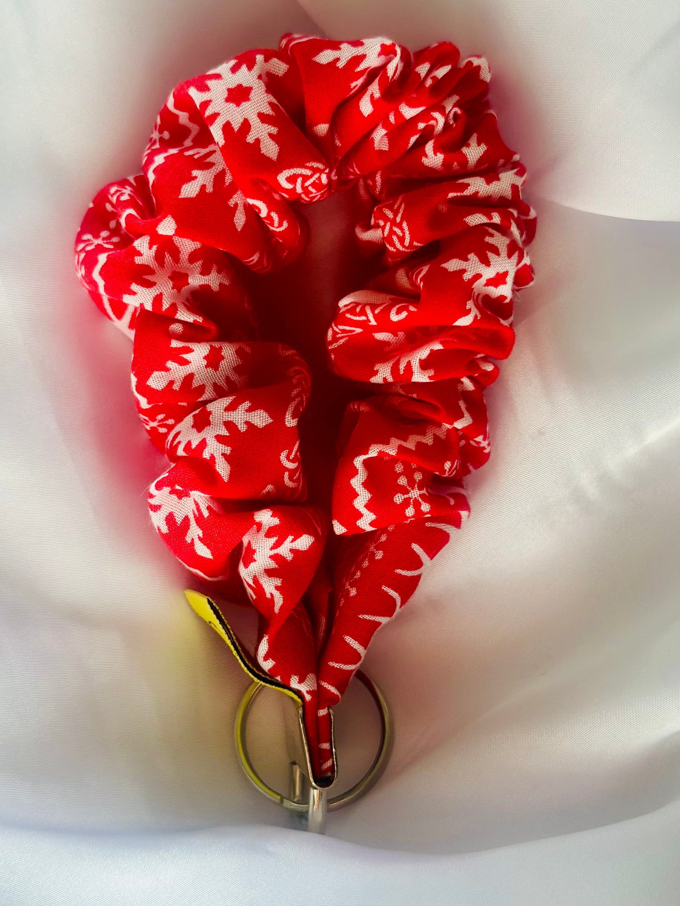 Red and White Nordic Scrunkey