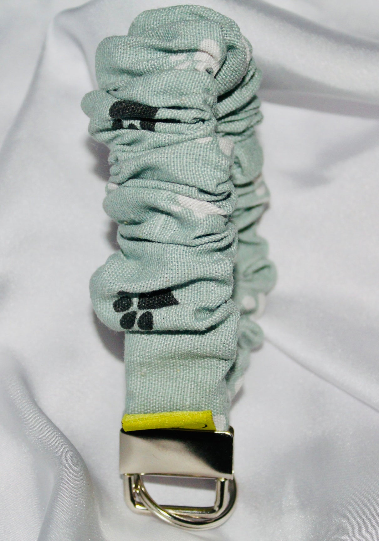 Pebble Paw Scrunkey