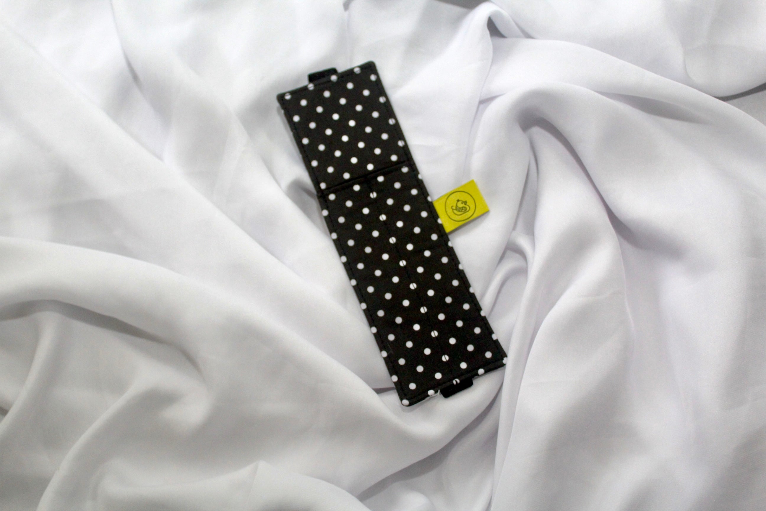 Black and White Polka Dot Elastic Notebook Double Pen Holder