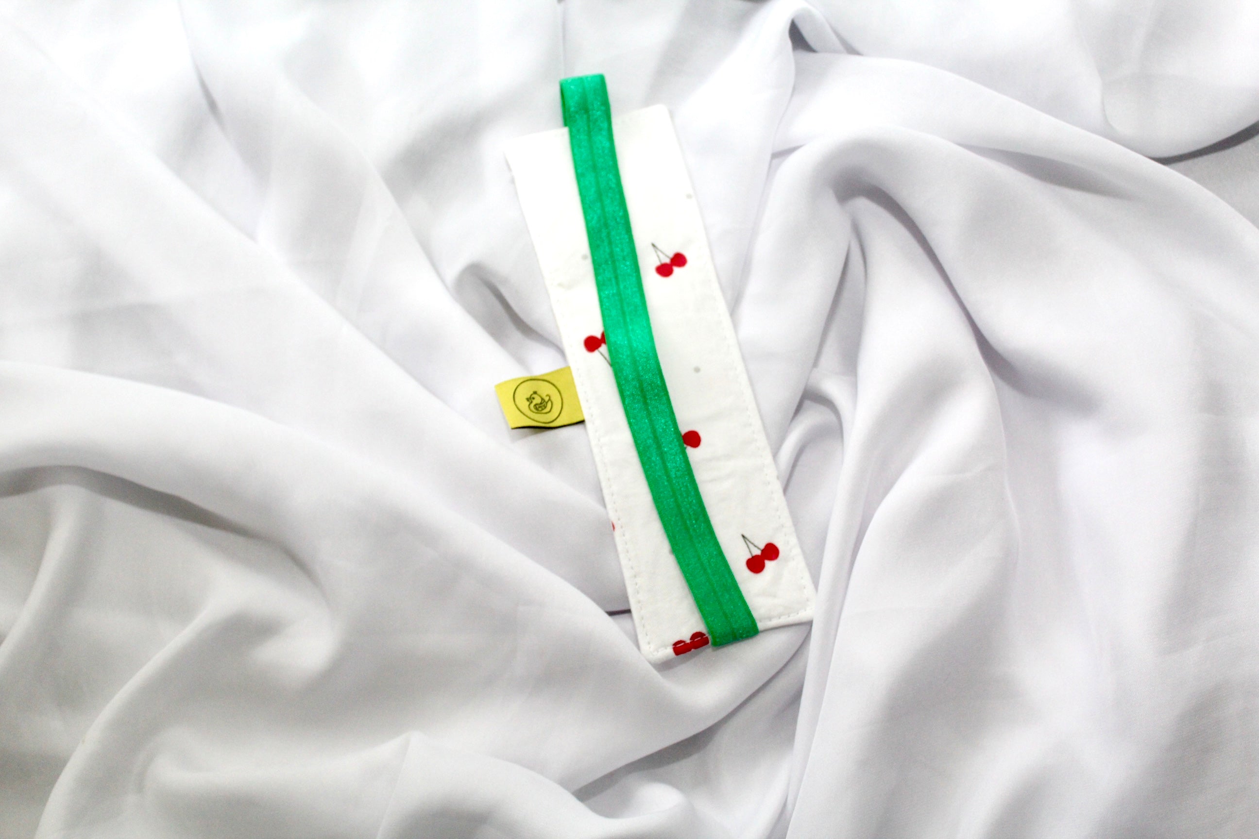 White Cherries Elastic Notebook Double Pen Holder