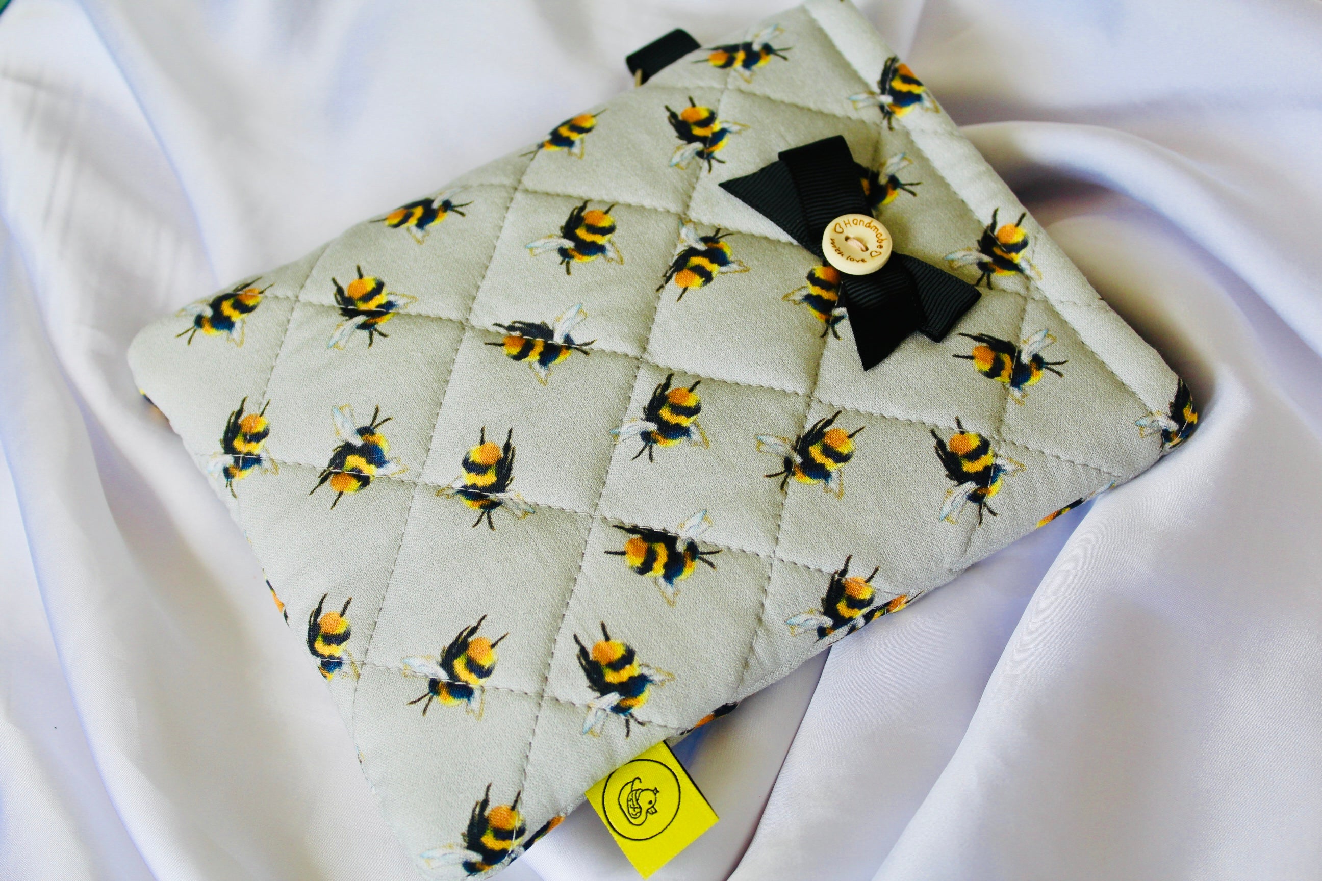 Grey Bumble Bee Kindle Cover