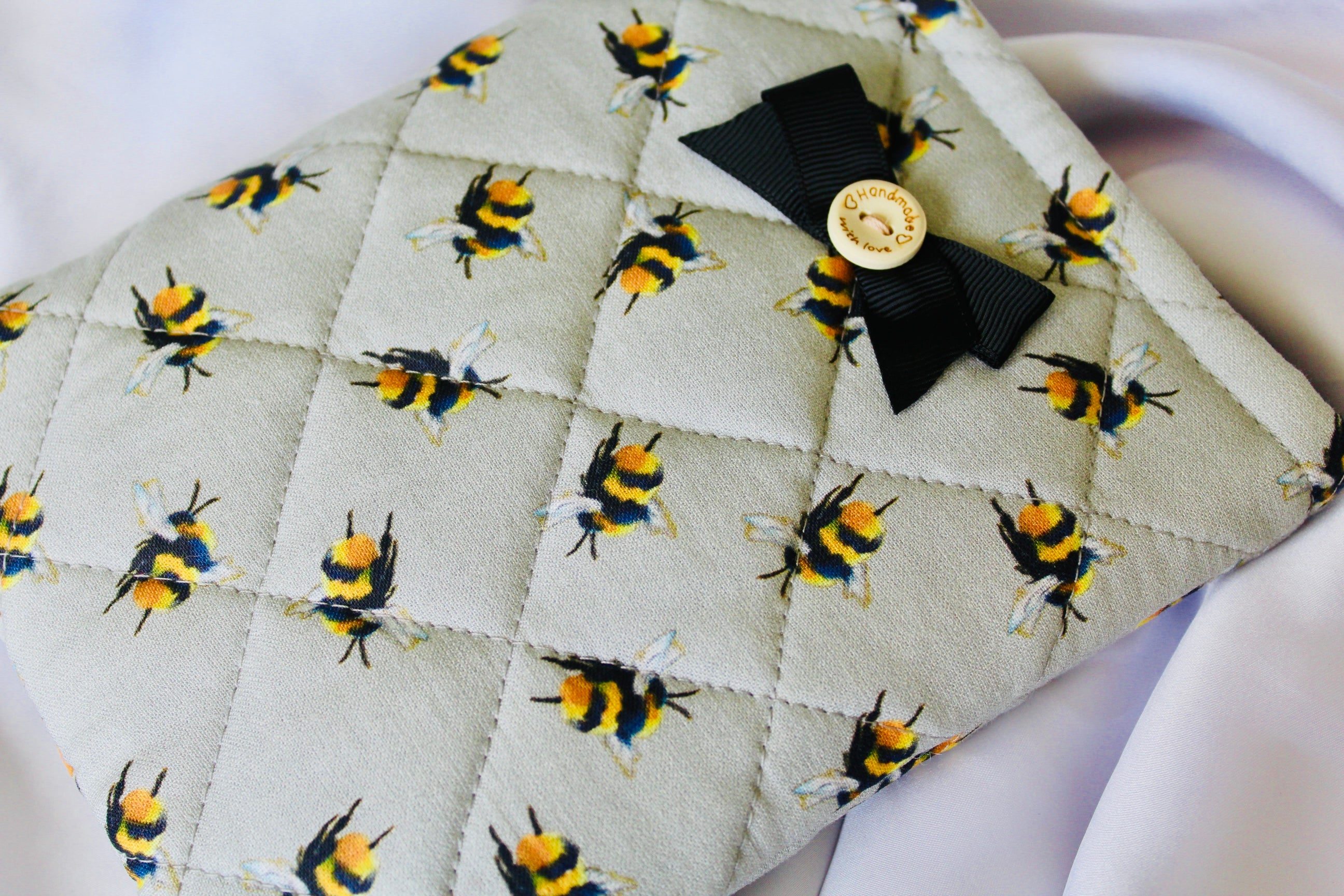 Grey Bumble Bee Kindle Cover