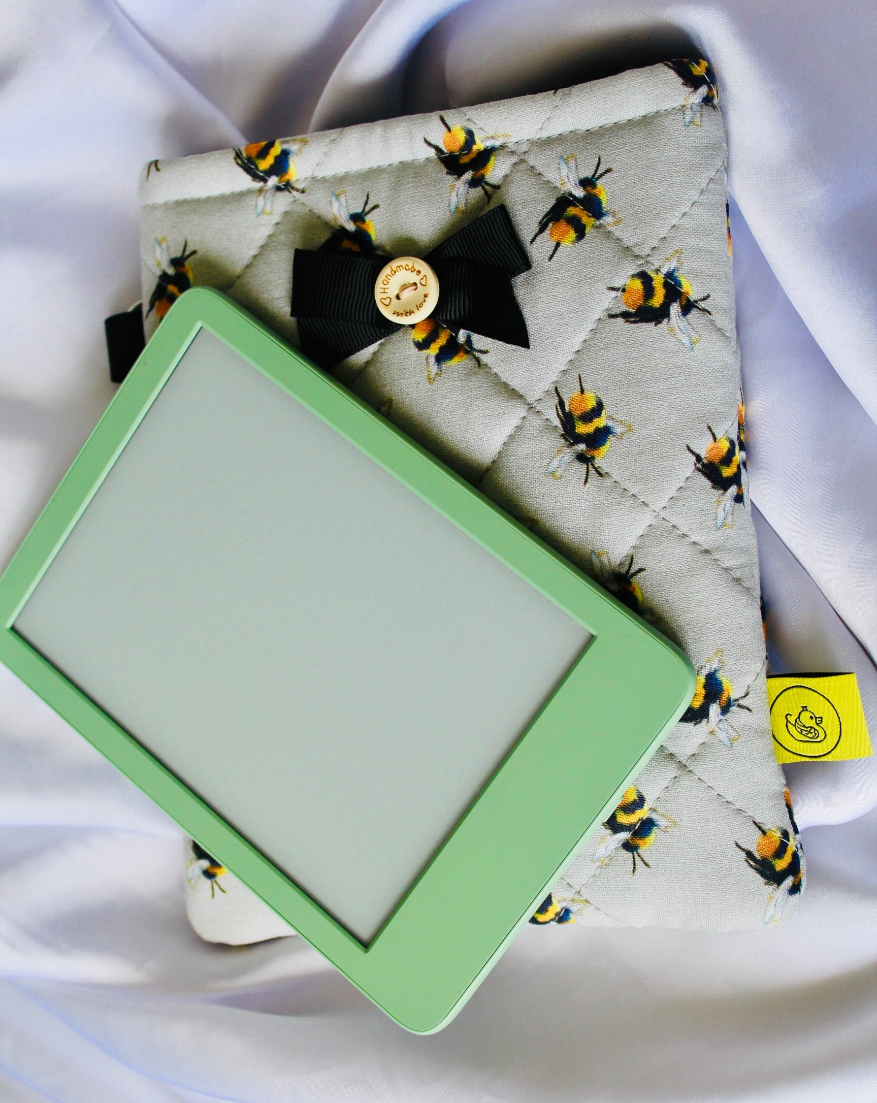 Grey Bumble Bee Kindle Cover